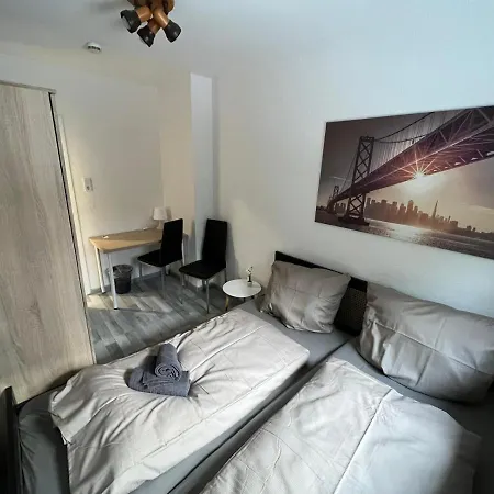 Schoenes Einfaches Zimmer In 109 *