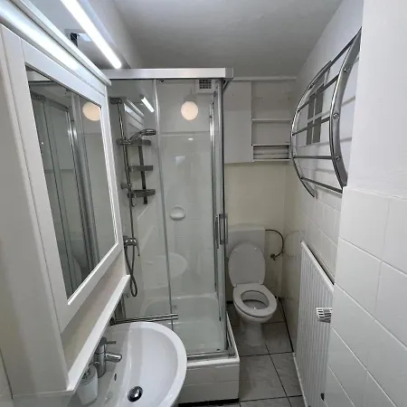 Проживание в семье Schoenes Einfaches Zimmer In 109